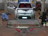 SOSTITUZIONE-PARABREZZA-FORD-FIESTA-VI-SERIE