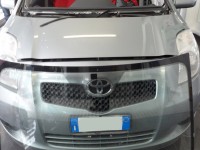 SOSTITUZIONE-PARABREZZA-TOYOTA-YARIS-II-SERIE